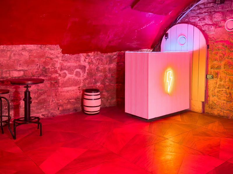 PARIS-CLANDESTIN00019